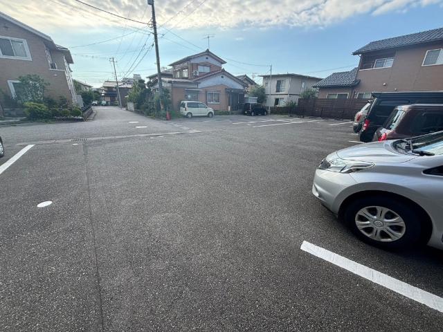 ロイヤル・ステージ堀川（101） 駐車場