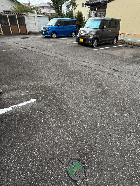 シャルム浅野（103） 駐車場