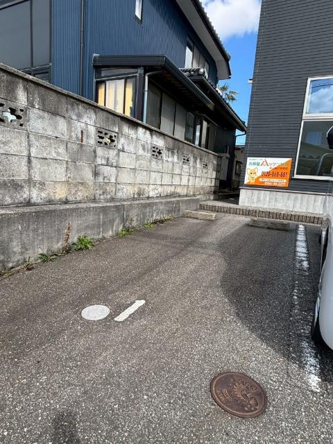 Le monde de l’amour（101） 駐車場