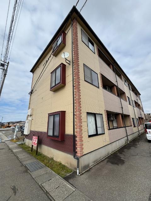 婦中鵜坂駅より徒歩15分 築29年7ヶ月 3階建の賃貸物件