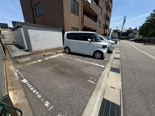アーデルテラス愛宕（101） 駐車場