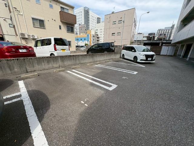 プルミエタカラ（407） 駐車場