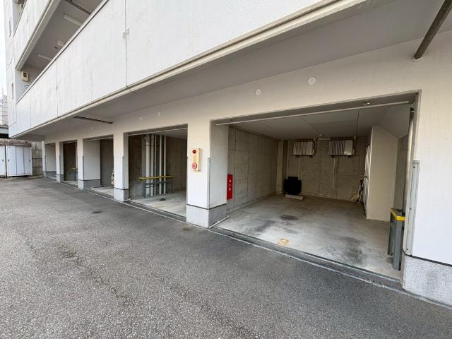 プルミエタカラ（407） 駐車場