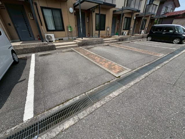 ディアス城山（101） 駐車場