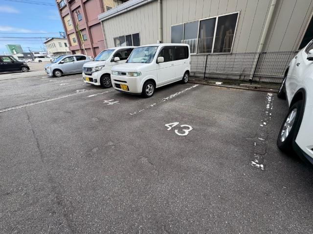プチメゾン（401） 駐車場