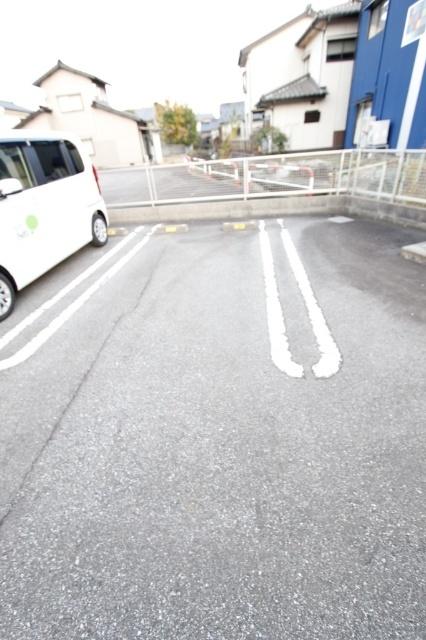 エクラージュ ゾーン（102） 駐車場