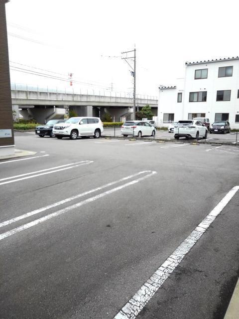 サイドエイトⅡ（103） 駐車場