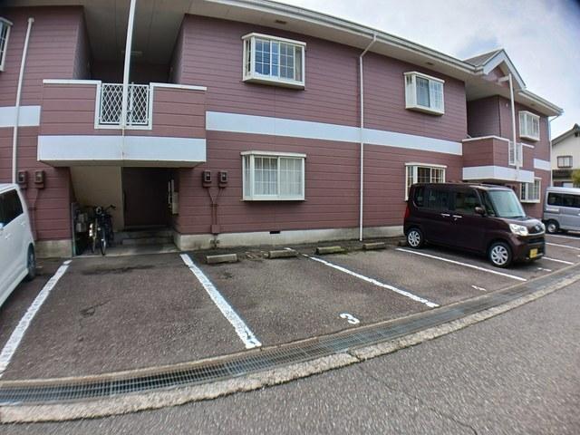プラドール横川（104） 駐車場
