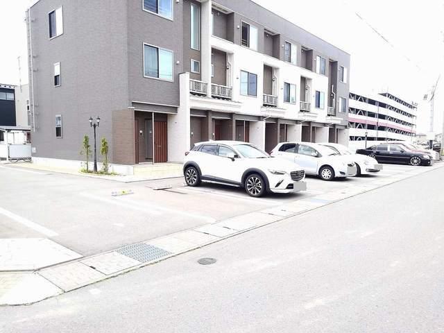 ビバーチェ（301） 駐車場