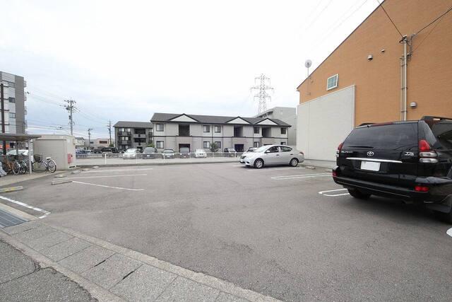 ｉｓｌａｎｄ（202） 駐車場