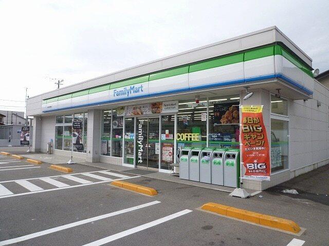 ファミリーマート：110m