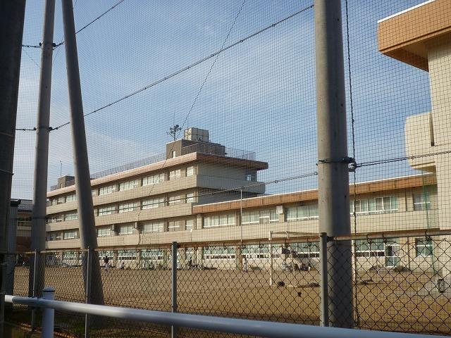 千坂小学校：750m