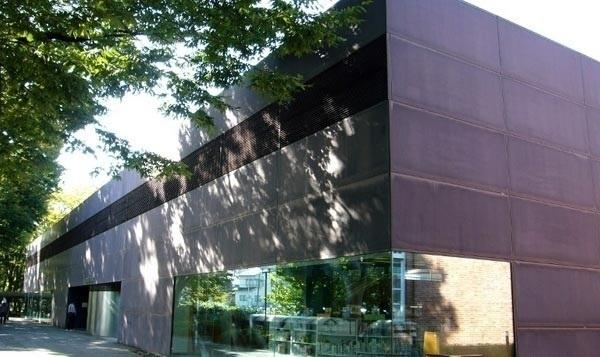 金沢市立泉野図書館：1500m