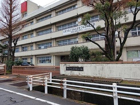 西南部小学校：800m