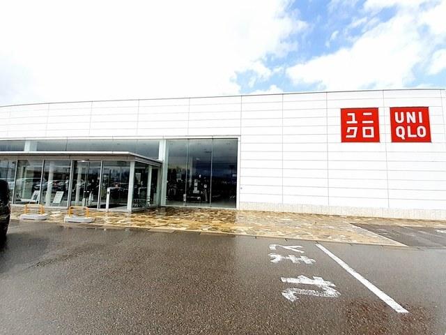 ユニクロUNIQLO：671m