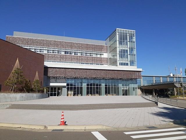 津幡町役場：700m
