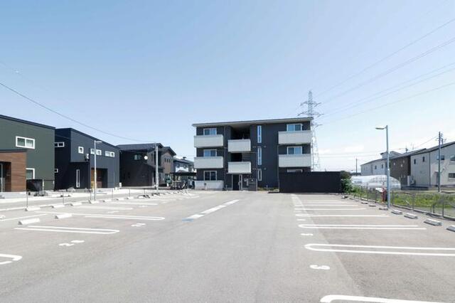 Dimora（ﾃﾞｨﾓｰﾗ）（301） 駐車場