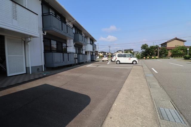 プリムローズ（105） 駐車場