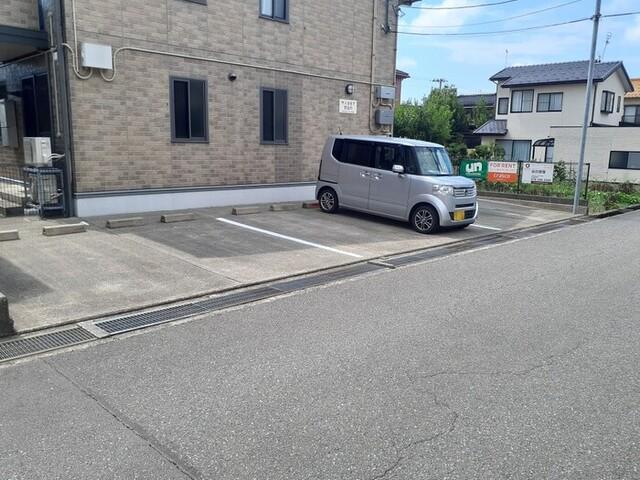 ウィルモア伏見台（102） 駐車場