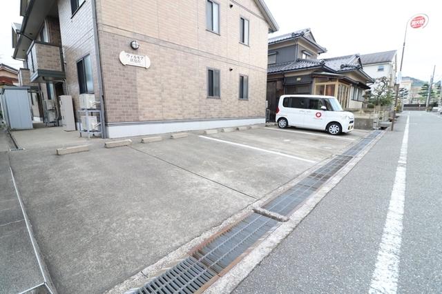ウィルモア伏見台（102） 駐車場