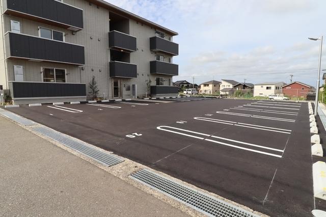 フォレスタⅢ（101） 駐車場