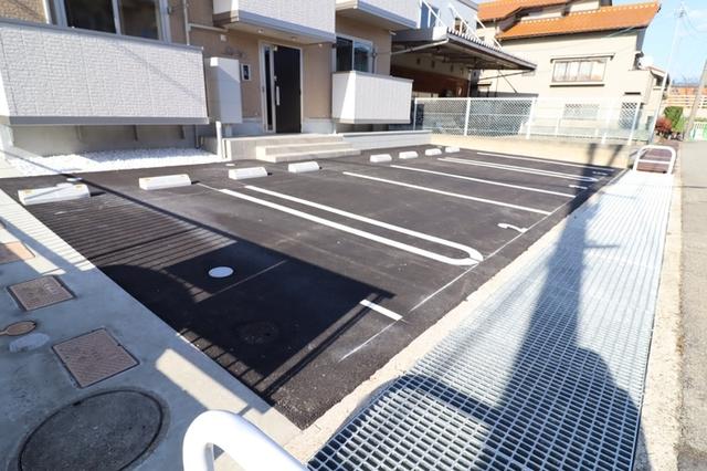 プレジー（101） 駐車場