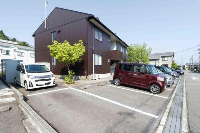 リンザール（105） 駐車場