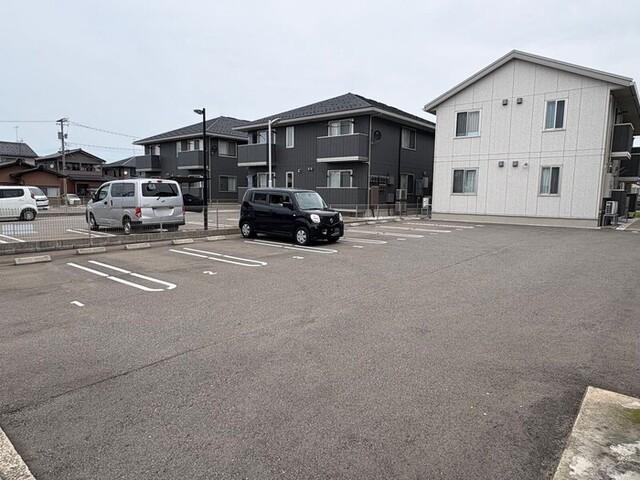 ジェム・ノワール（105） 駐車場