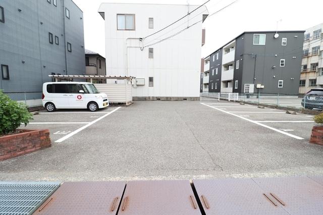 グランデリーオ（302） 駐車場