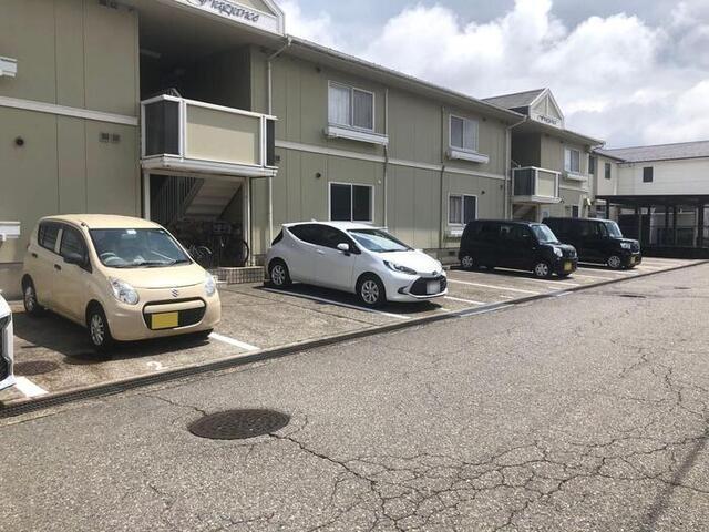 フレグランス パヒューム（102） 駐車場