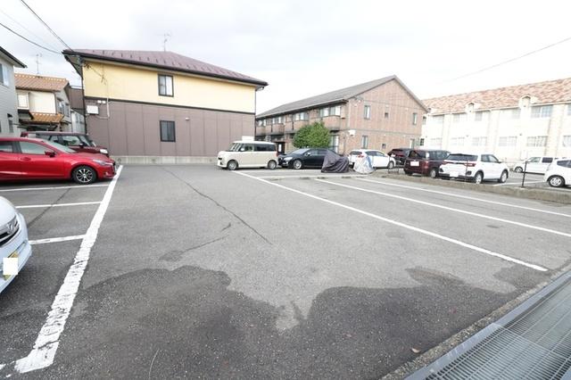 マーヴェラス諸江（205） 駐車場