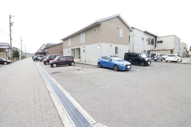 Ｌｕｃｅｒｅ(ﾙﾁｪｰﾚ)（102） 駐車場