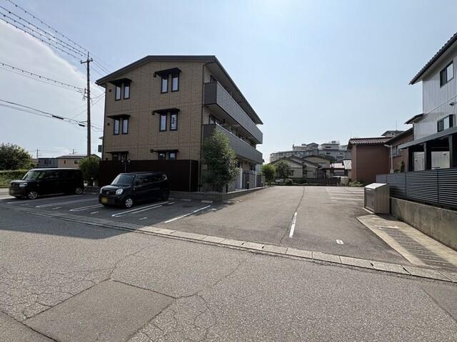 ラネオン（103） 駐車場