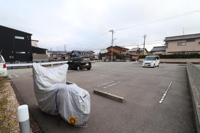 ＩＶＥＲ（アイバー）（101） 駐車場