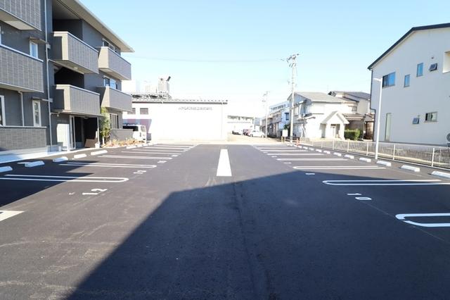 クレストガーデン（301） 駐車場