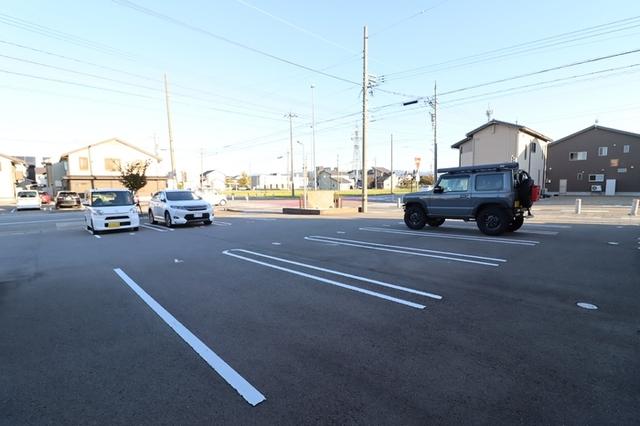 レオンAKI（102） 駐車場