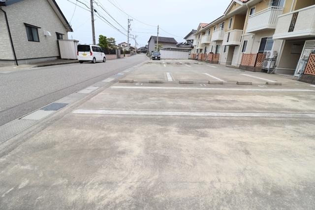 アビタシオン　プリエ（103） 駐車場