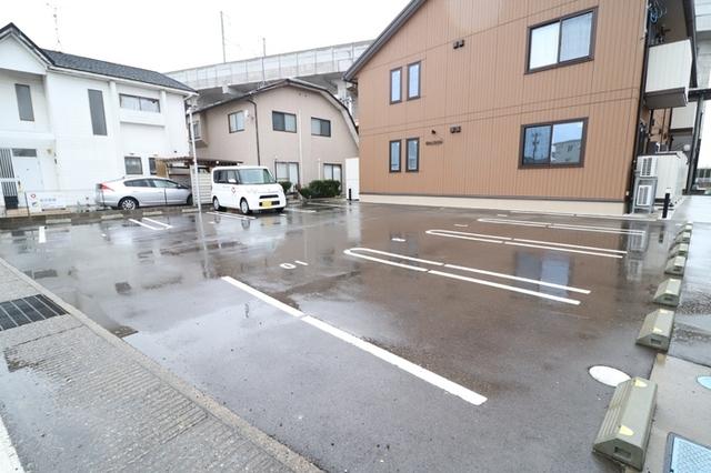 ウエストベル（103） 駐車場
