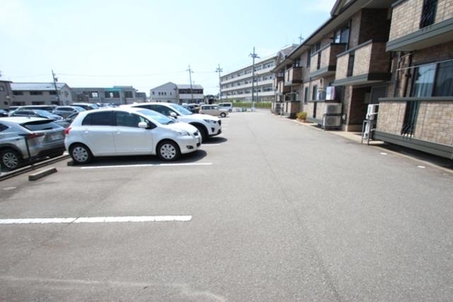 ソレル　Ｂ（106） 駐車場