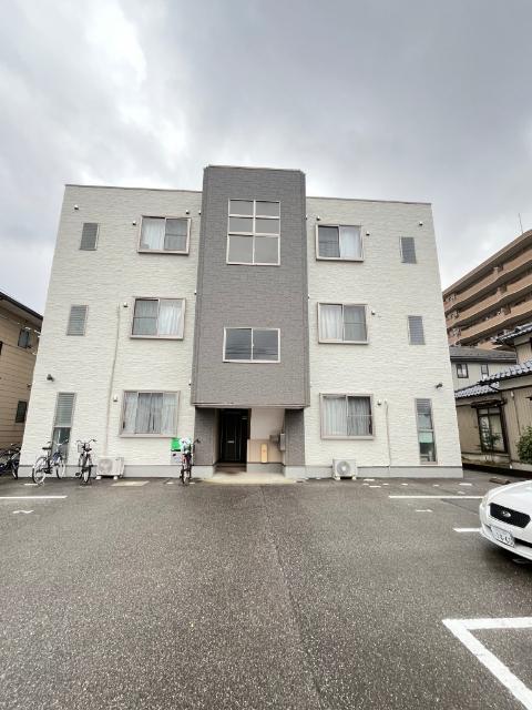 粟津駅より徒歩26分 築22年9ヶ月 3階建の賃貸物件