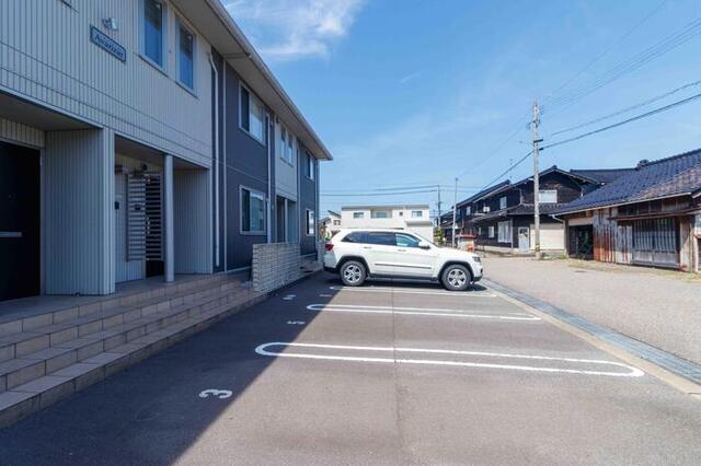 ａｖａｎｚａｒ（アバンサール）（102） 駐車場