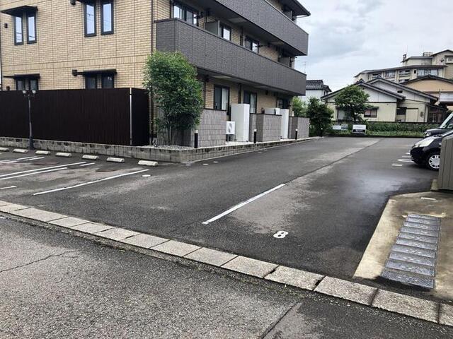 ラネオン（201） 駐車場