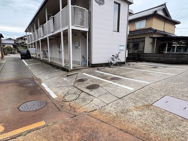コーポ ロジュマン（202） 駐車場