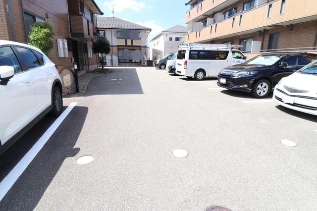 ウエスト ミエール　Ａ（101） 駐車場