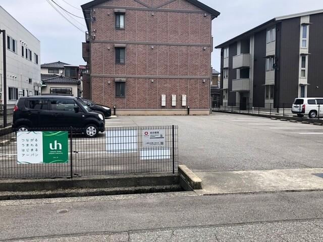 フローラ（202） 駐車場