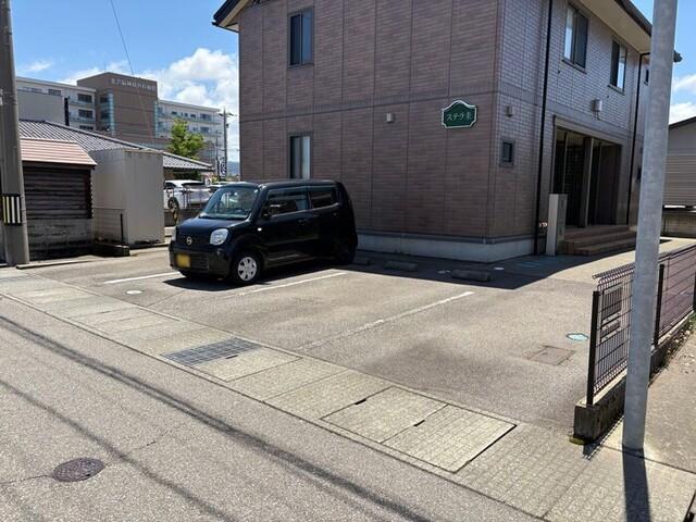ステラ圭（102） 駐車場