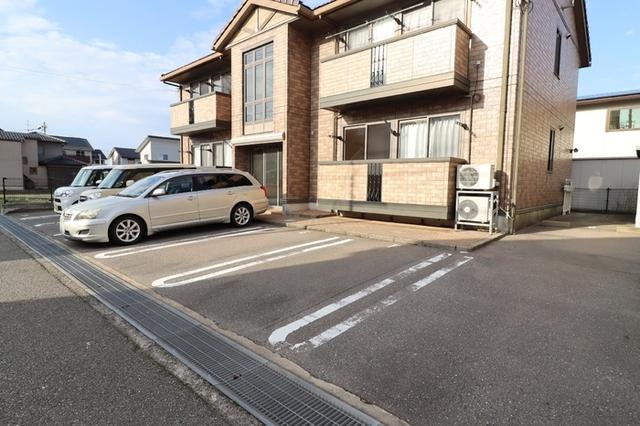アントレ・ボヌール（102） 駐車場