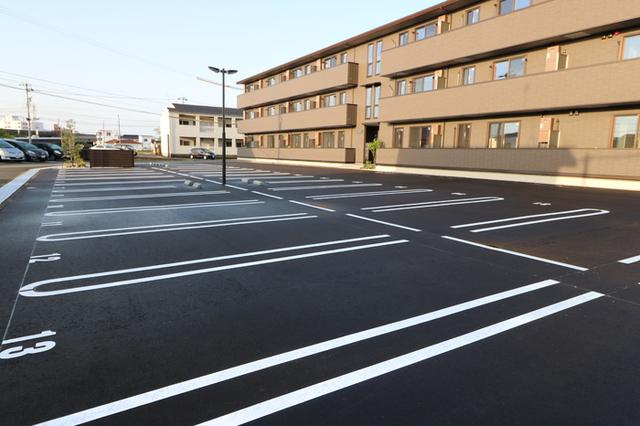 MONOLITH（108） 駐車場