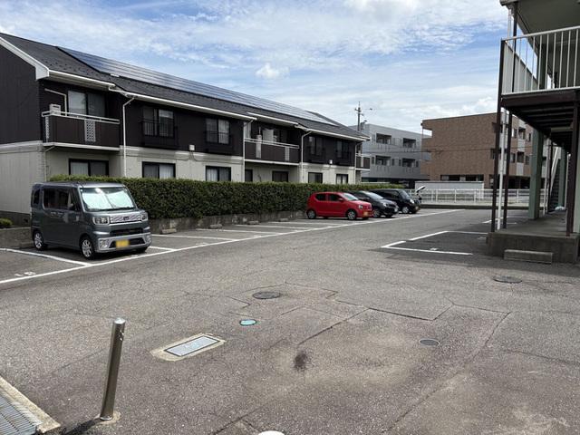 ビューラⅡ（202） 駐車場