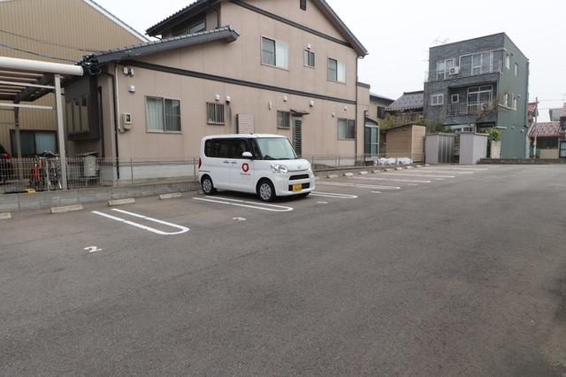 シェ・ブランシュ（305） 駐車場